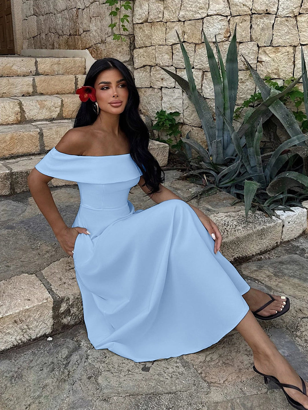 שמלת מידי בגזרת A בעיצוב כתפיים חשופות וכיסים - HINES