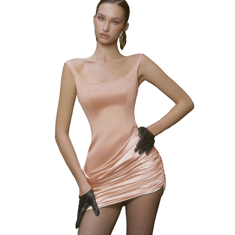 Satin mini dress with a pleated design - Nelly