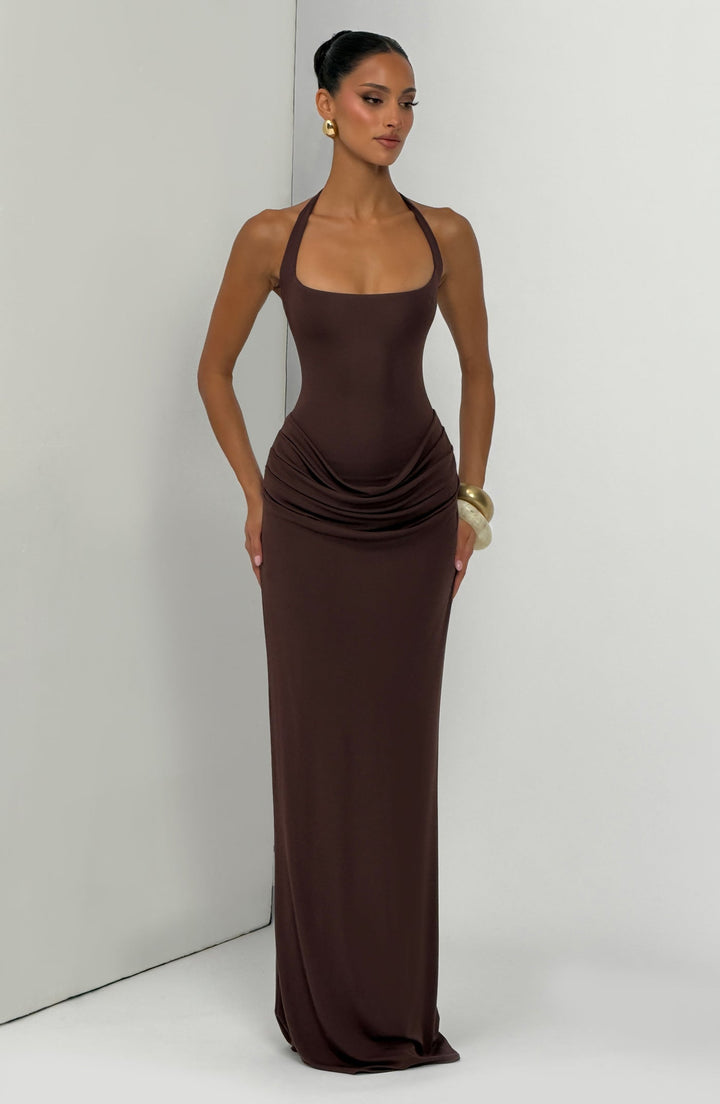Sasha - Pleated maxi dress with an open back