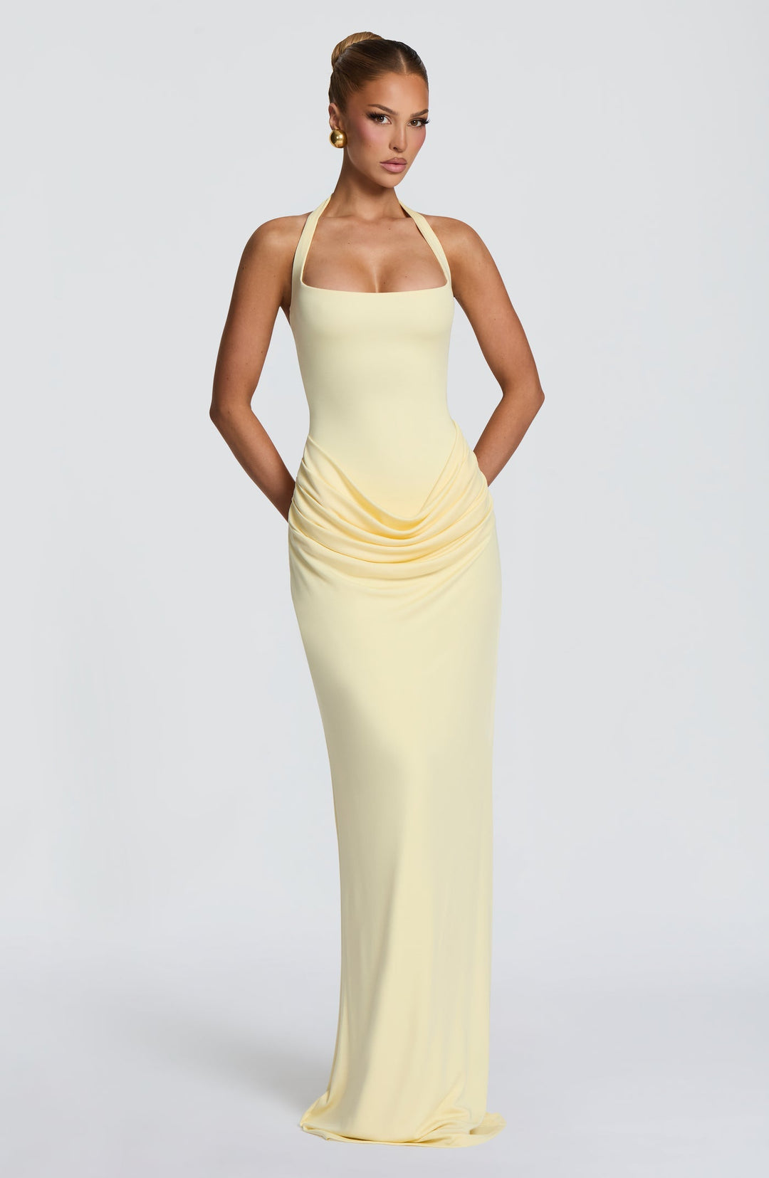 Sasha - Pleated maxi dress with an open back