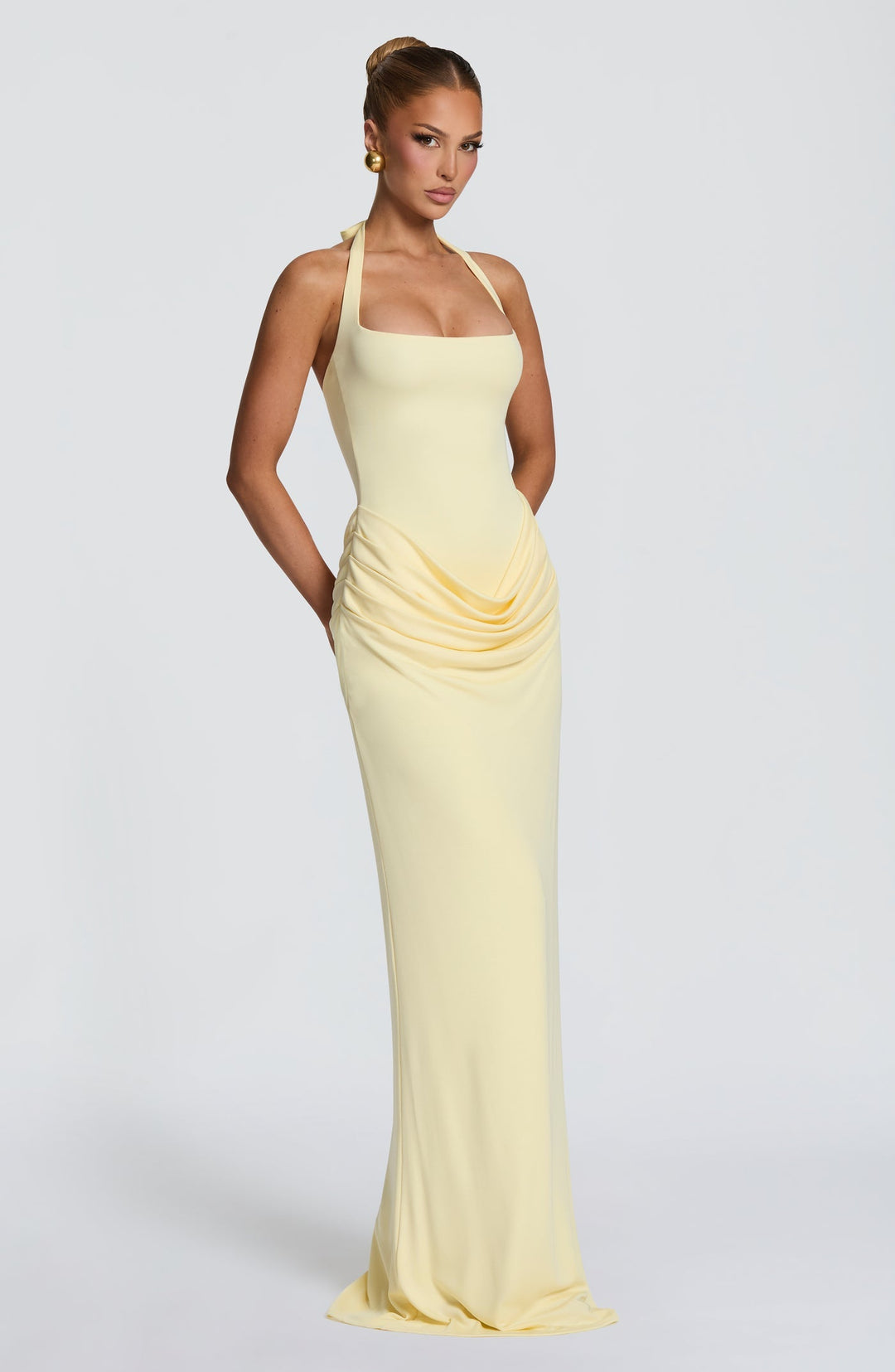 Sasha - Pleated maxi dress with an open back