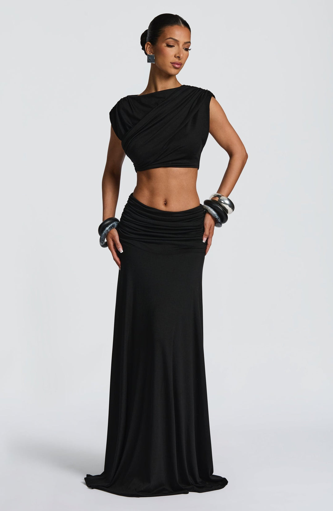 Ray - Two-piece pleated set with a maxi skirt and crop top