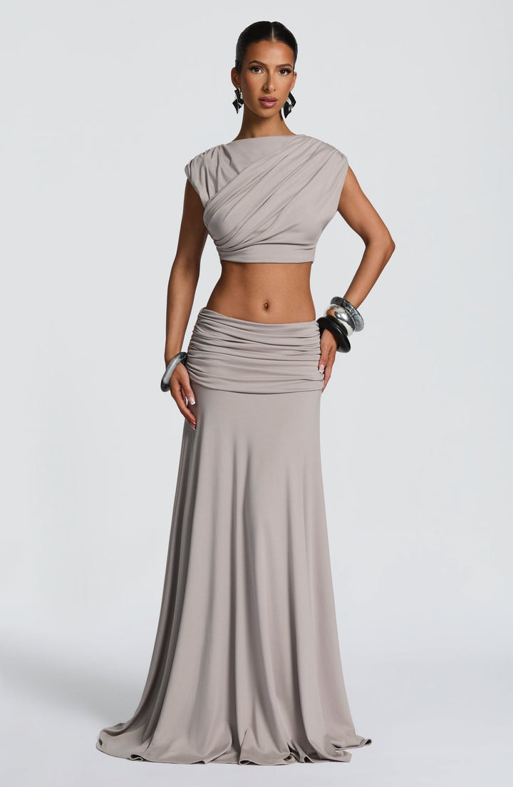 Ray - Two-piece pleated set with a maxi skirt and crop top