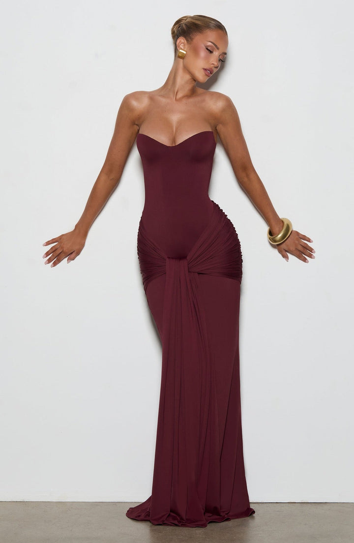 Maxi dress with a neck tie and open back – YALI