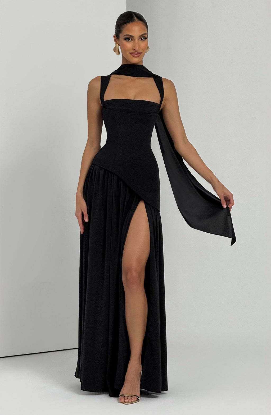 Maxi dress with back tie for waist fitting and chiffon with slit and scarf decoration - Tova