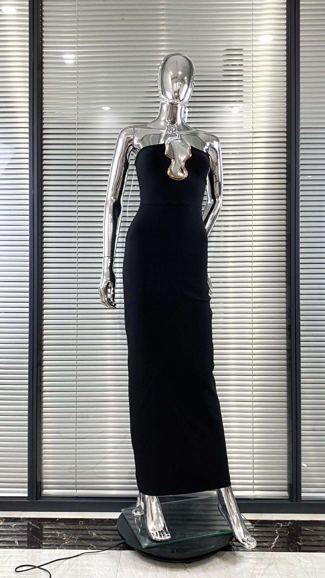 Elegant Maxi Strapless Dress with Shaping Fabric and Buckle Design - ORINA