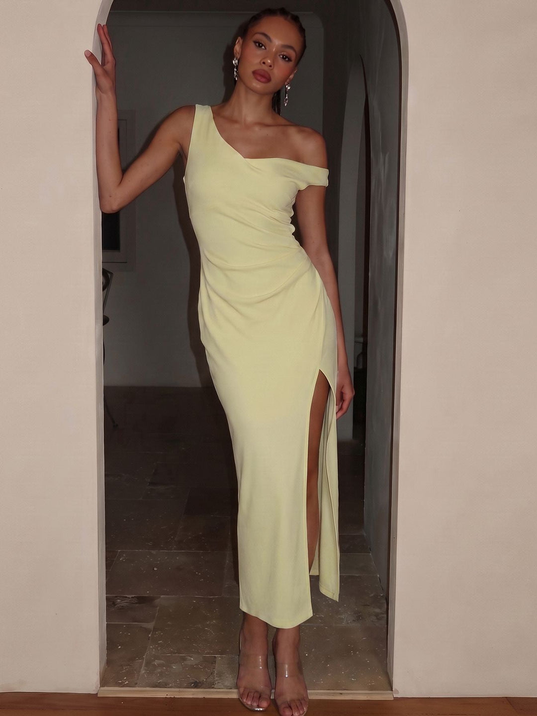 Marilyn - Off-the-shoulder maxi dress with a slit design
