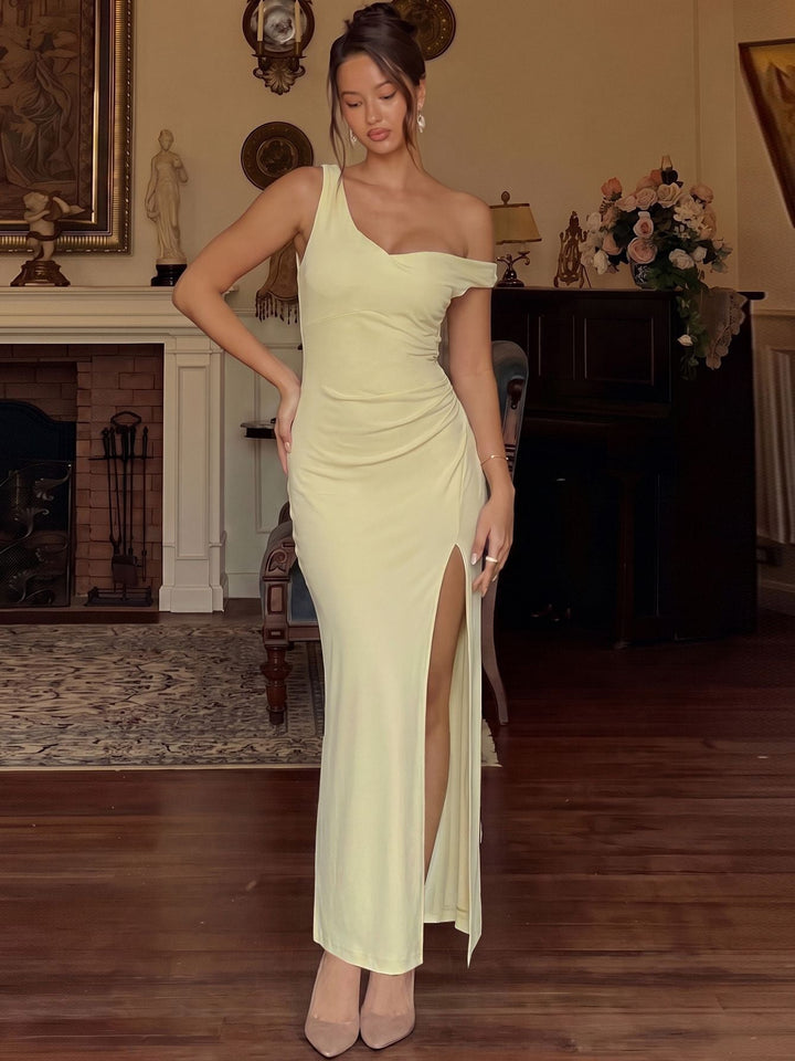 Marilyn - Off-the-shoulder maxi dress with a slit design
