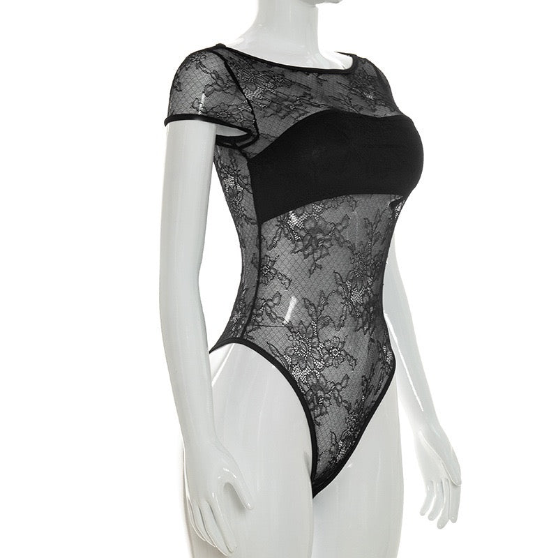 Two-piece set with a lace bodysuit and ruched mini skirt with a train – Shenina