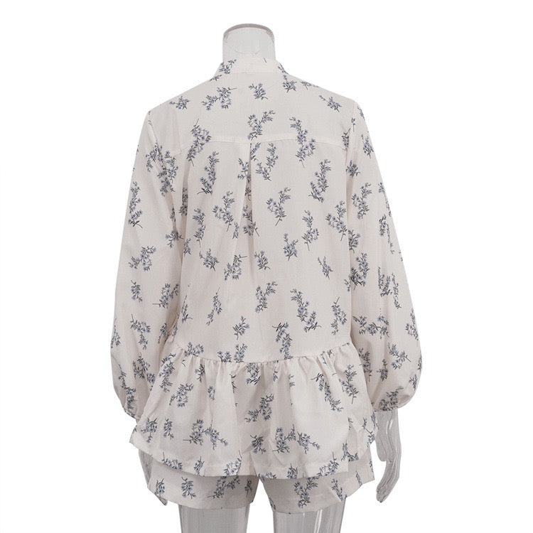 Luxurious French-style floral two-piece set with shorts and a button-down shirt – Nara