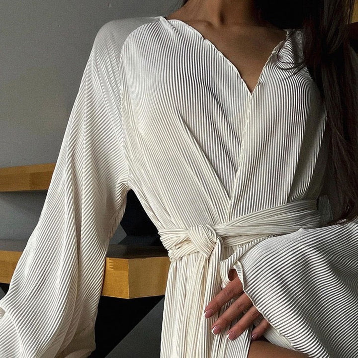 Maxi dress with a slit design in shiny crepe – Vonda