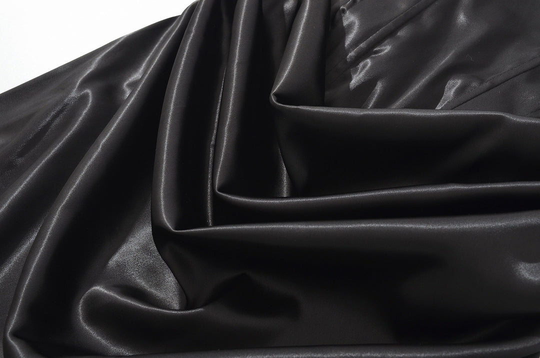 Maxi dress with satin pleats and corset tie at the back for waist fitting - Loiana