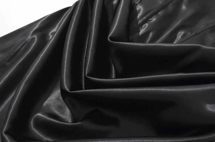 Maxi dress with satin pleats and corset tie at the back for waist fitting - Loiana