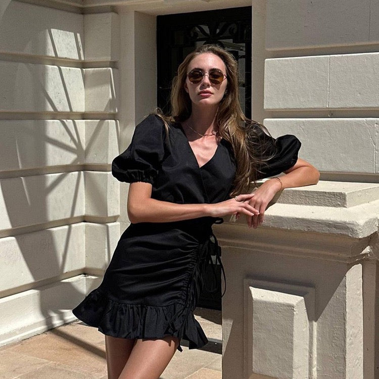 Mini dress with ruched and tie design – Gefen