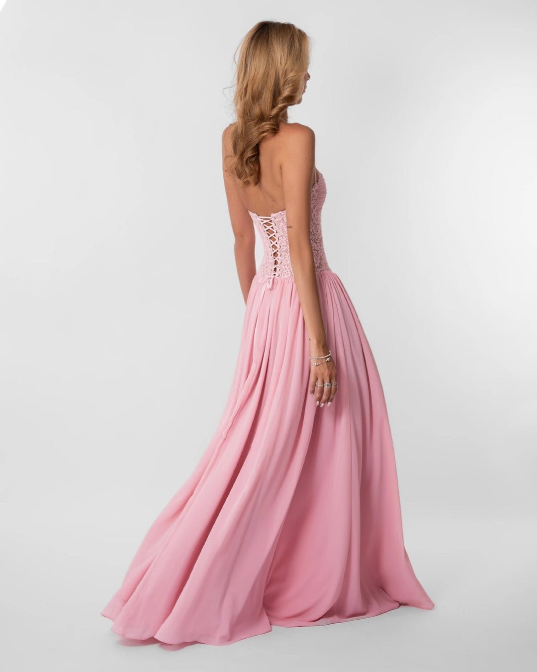 Lace maxi dress with back tie for a fitted waist – Nina