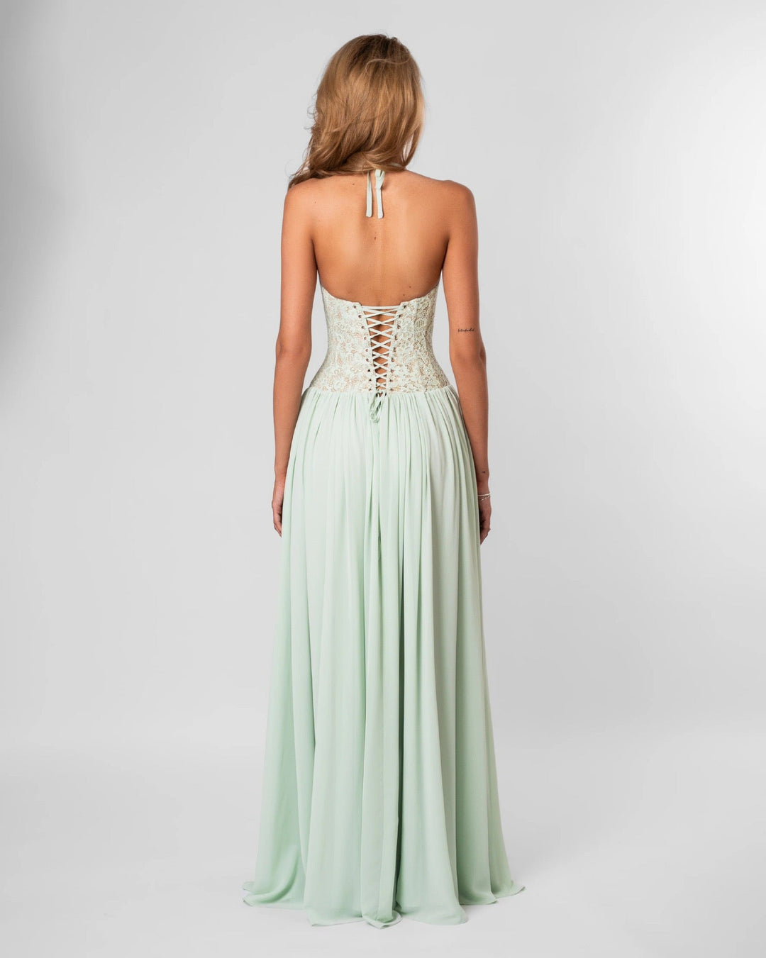 Lace maxi dress with back tie for a fitted waist – Nina