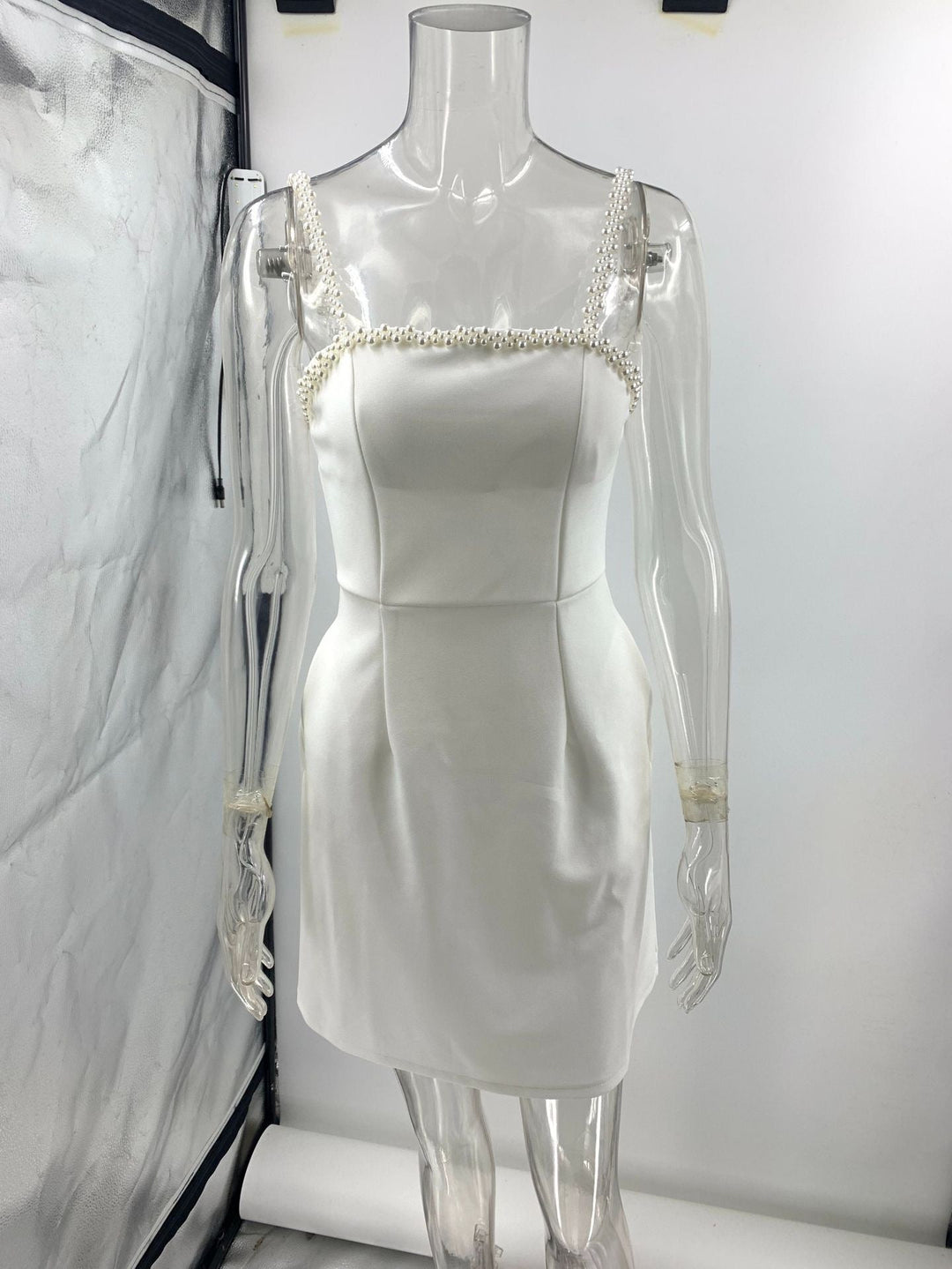 Tailored fitted mini dress decorated with pearls - Jean