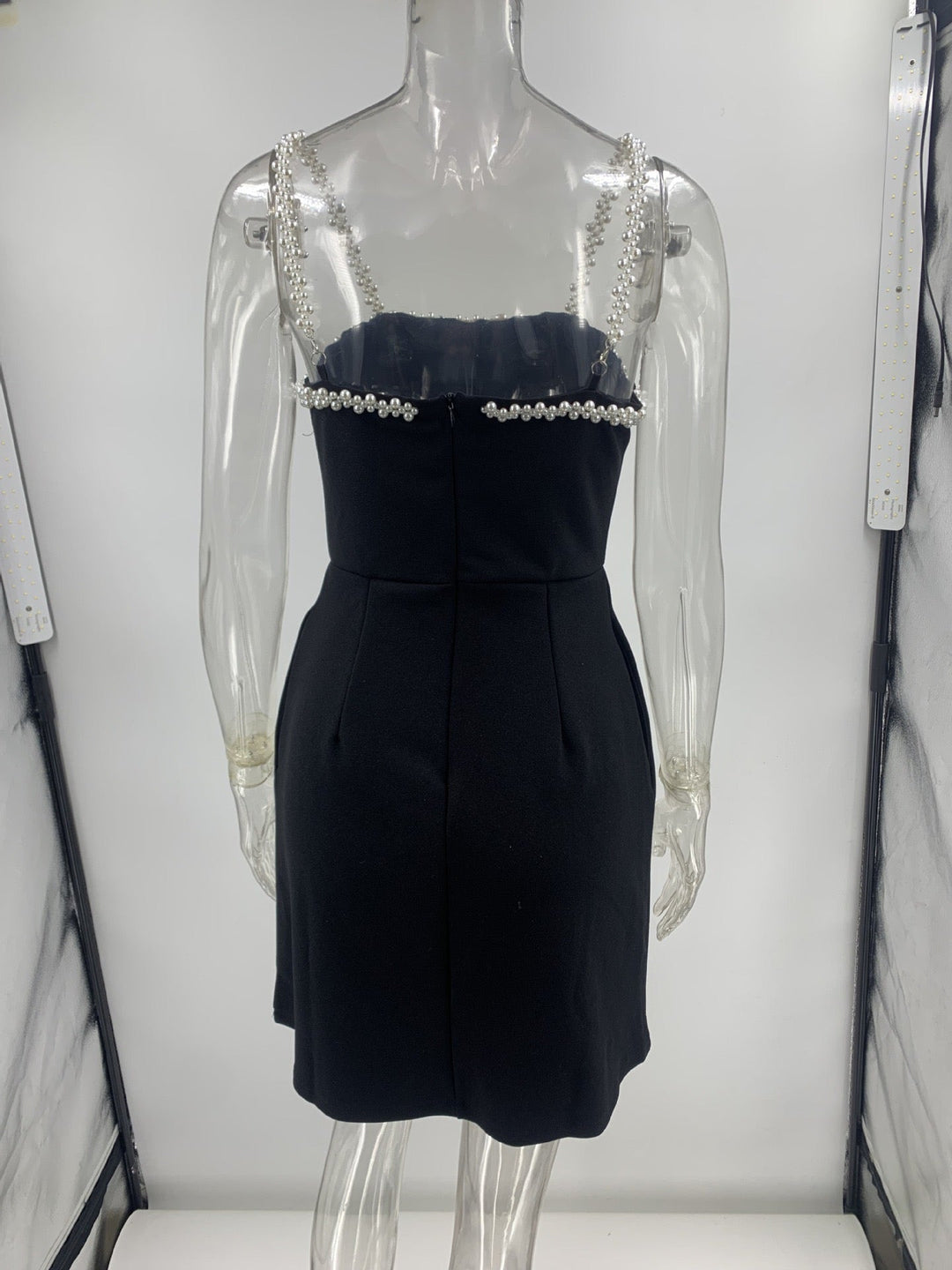 Tailored fitted mini dress decorated with pearls - Jean