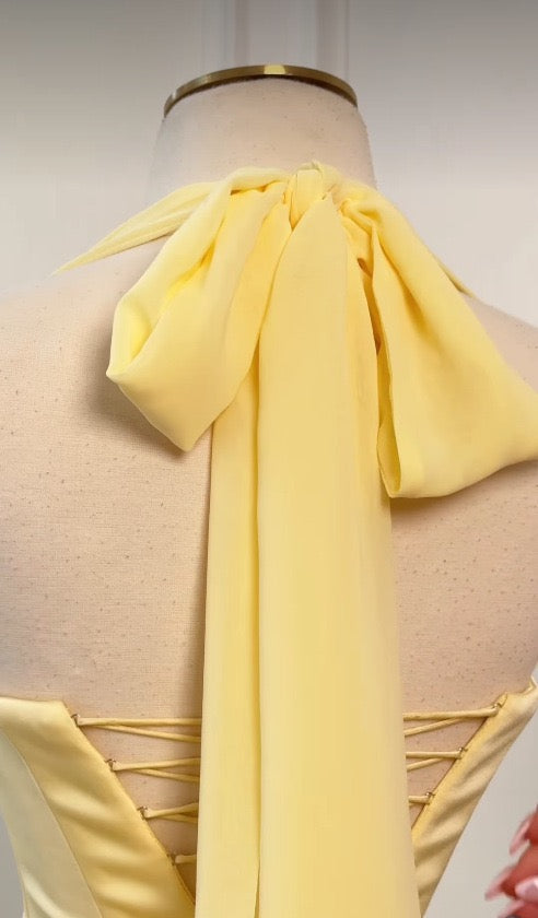 Satin mini dress with back ties for a fitted waist and chiffon trim – Amrize