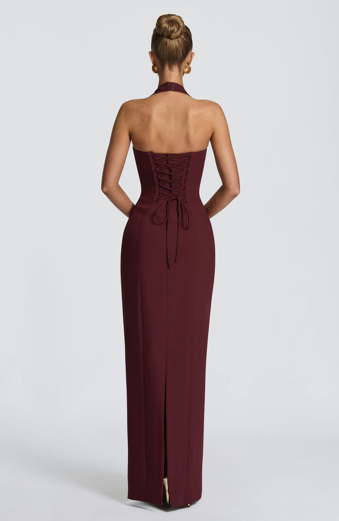Elegant maxi dress with neck ties and an open back – LAMORIN