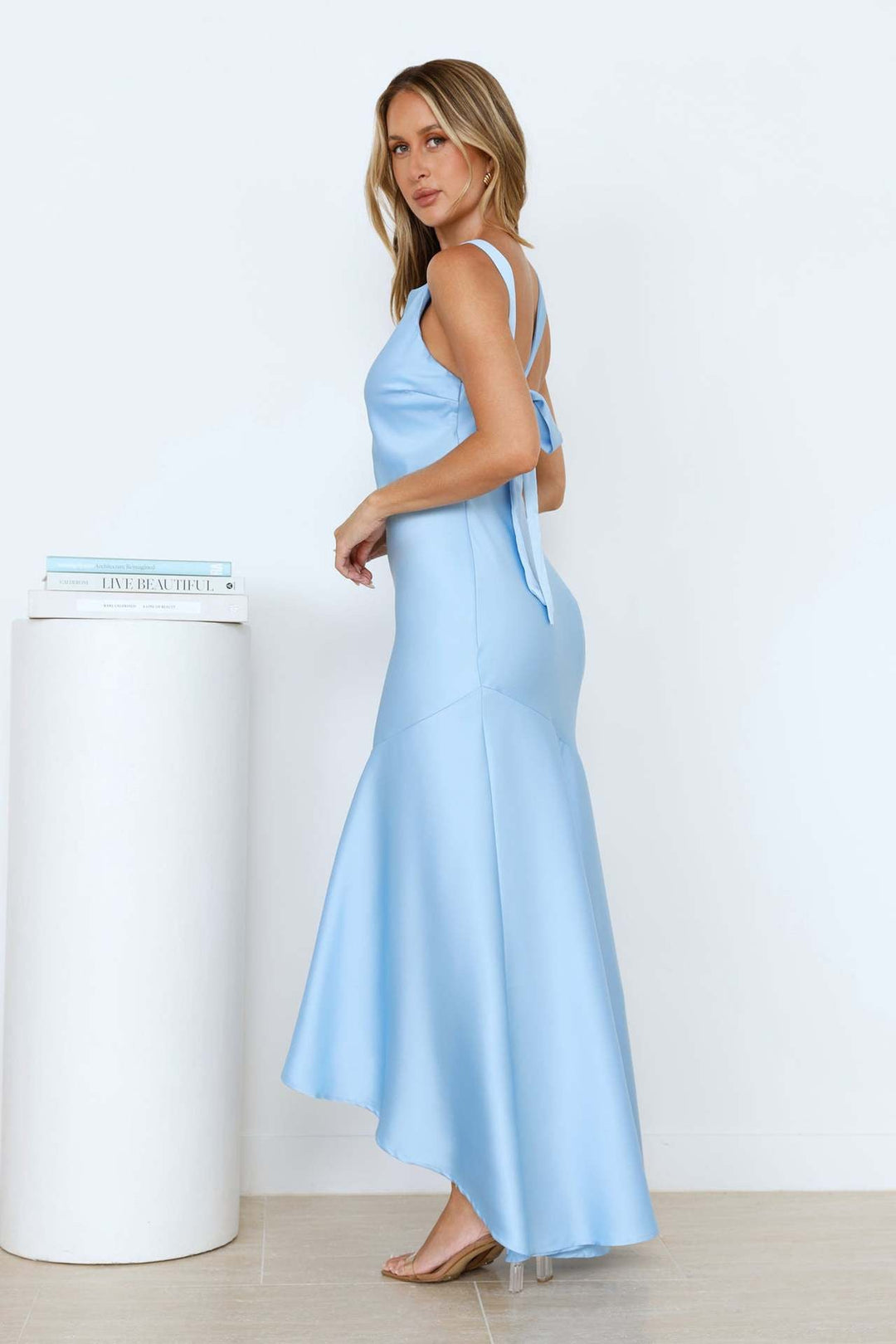 Satin maxi dress with back ties and an open back – Tohar