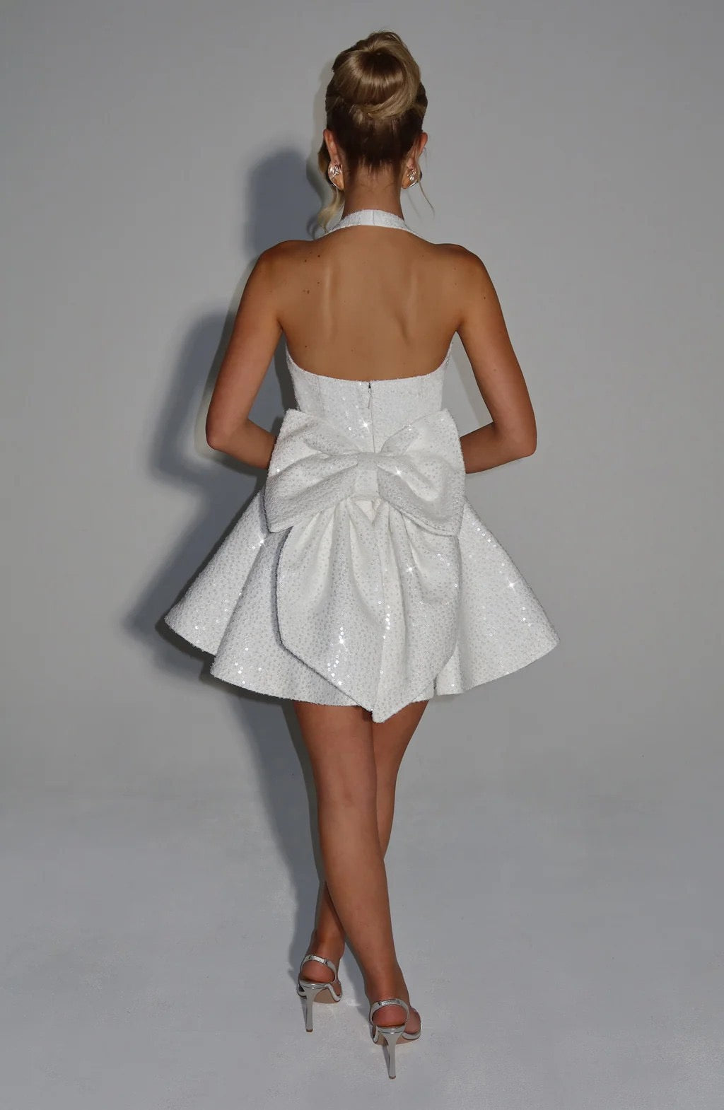 Mini sequin dress with tie at the back and open back, bow design - PIA