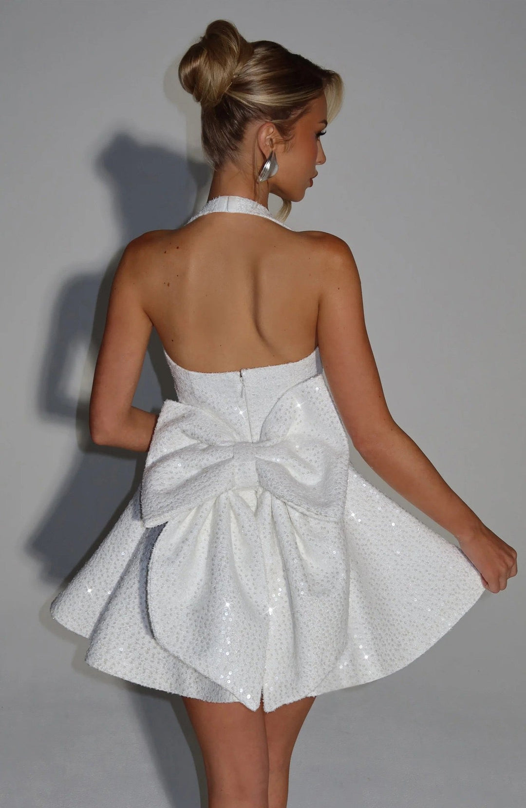 Mini sequin dress with tie at the back and open back, bow design - PIA