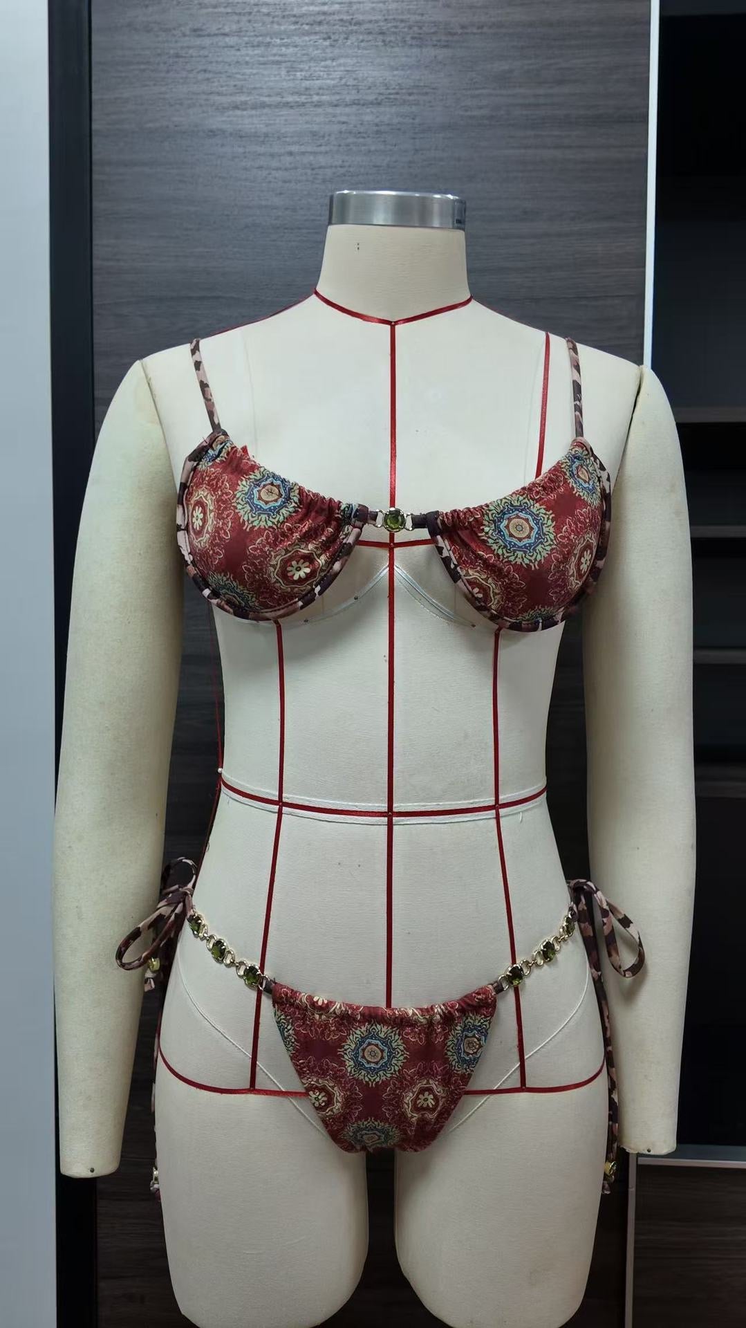 Rhinestone-embellished bikini – Nis