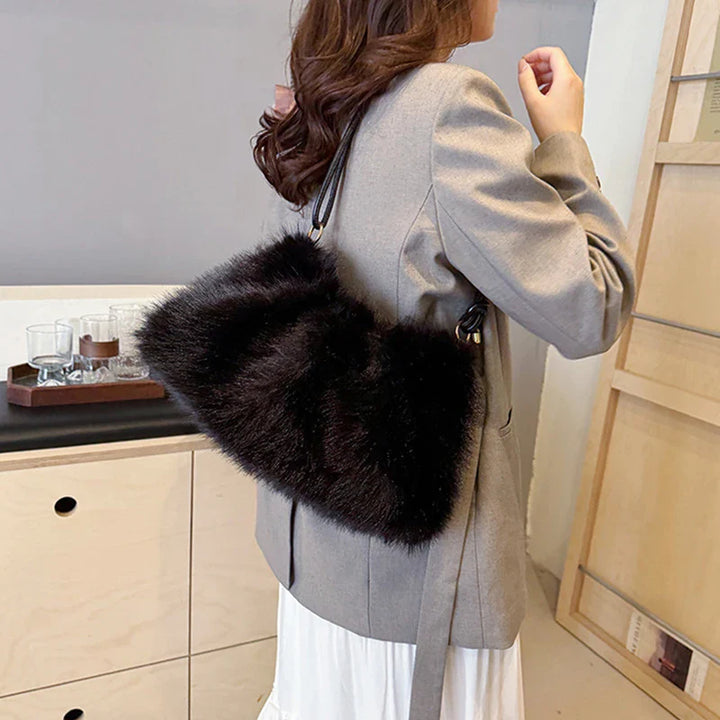 תיק בעיצוב פרוותי