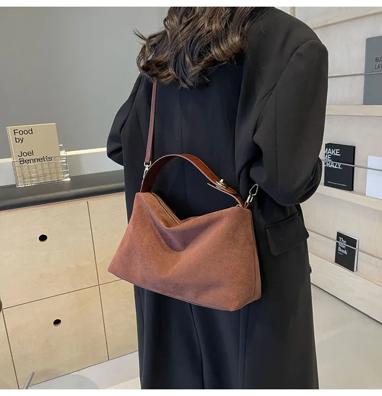 תיק זמש בעיצוב קלאסי