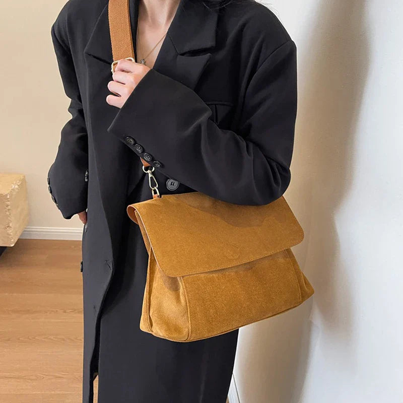 תיק זמש בעיצוב רטרו