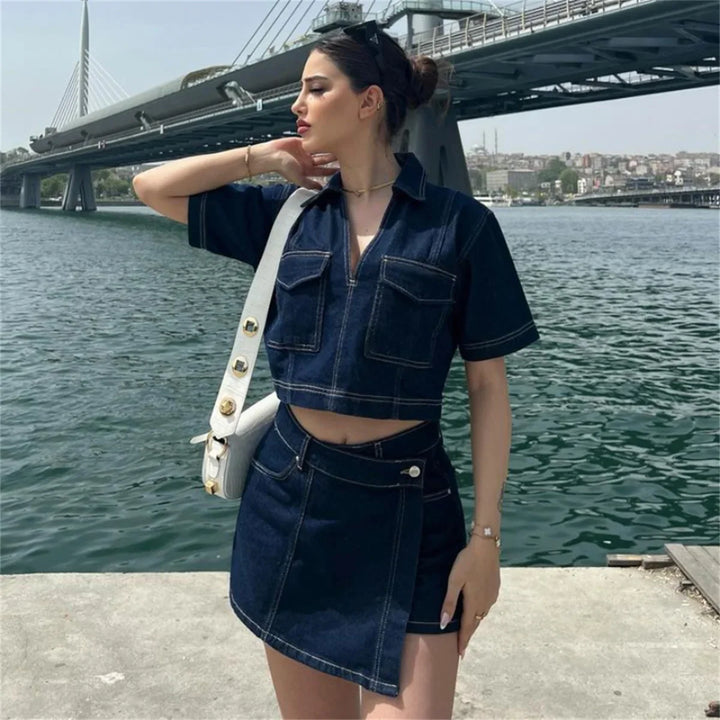 חליפת דנים שני חלקים מכנס חצאית מיני וחולצה בעיטור כיסים - ג'ול