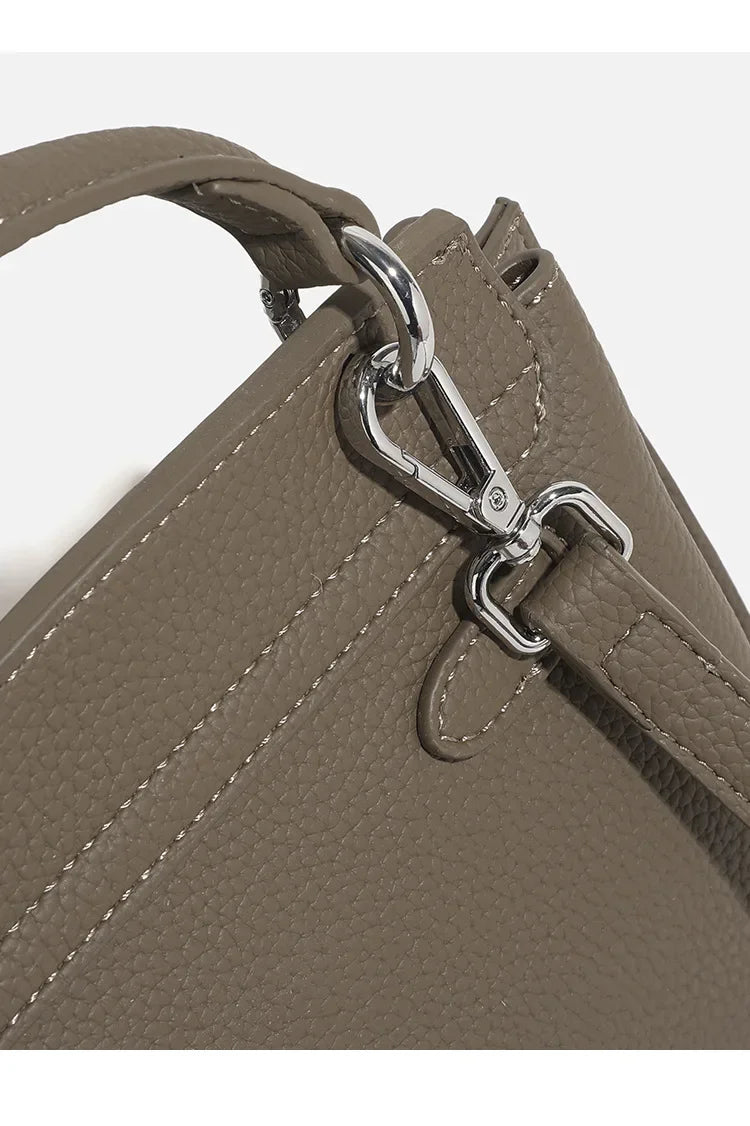 תיק עור בעיצוב קלי