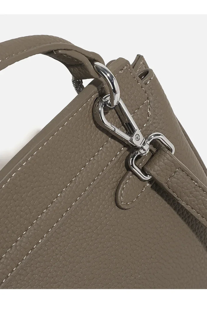 תיק עור בעיצוב קלי