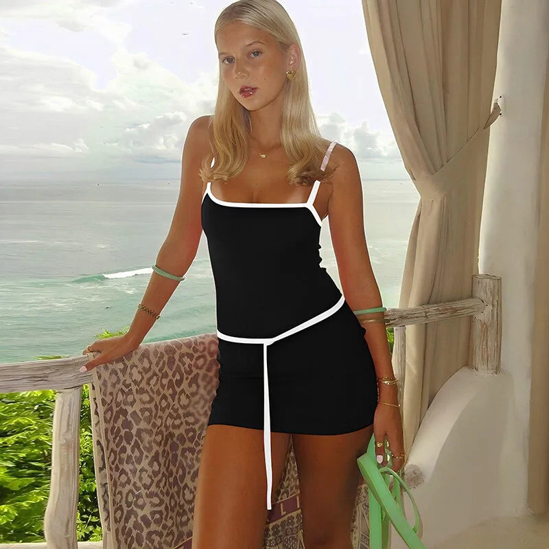 Fitted mini dress with thin belt decoration - LOLI