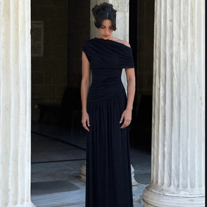 Elegant maxi pleated dress with one shoulder exposed - Maylin