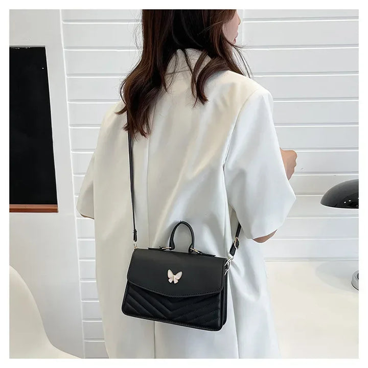 תיק דמוי עור בעיטור פרפר