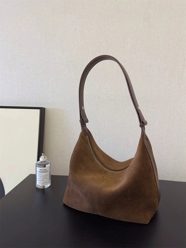 Suede bag with classic design