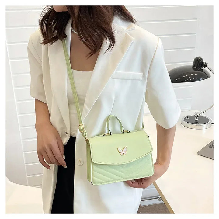 תיק דמוי עור בעיטור פרפר