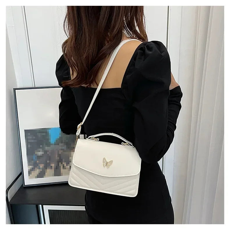 תיק דמוי עור בעיטור פרפר