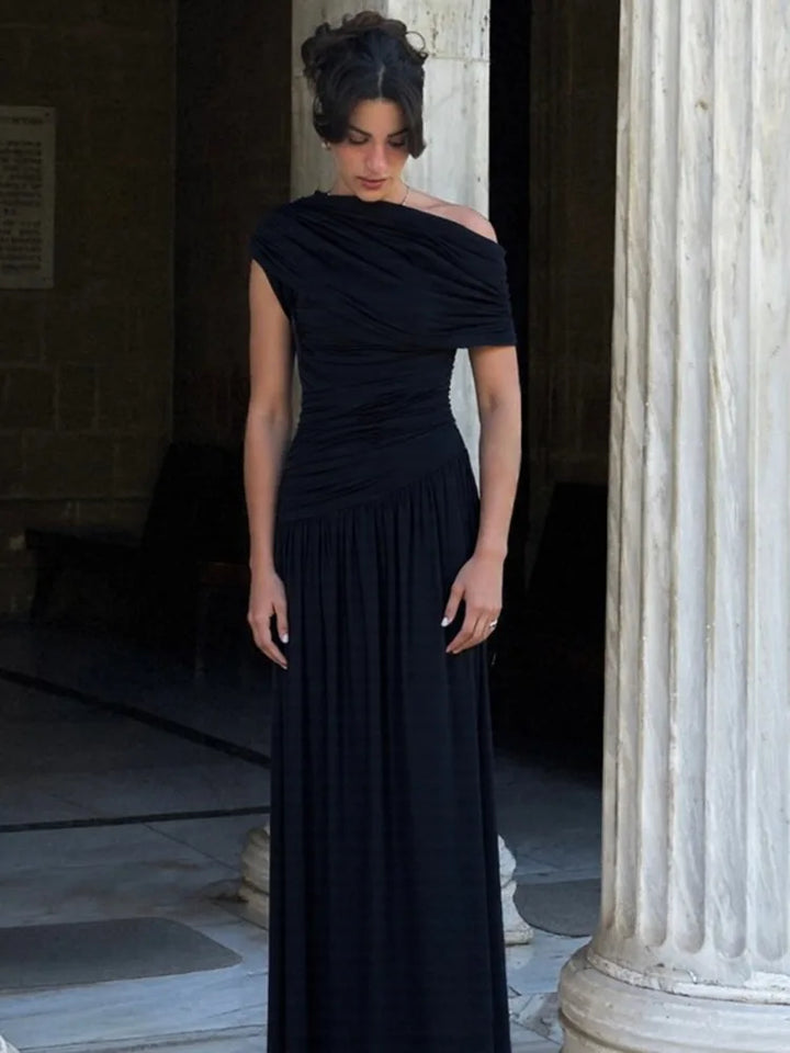 Elegant maxi pleated dress with one shoulder exposed - Maylin