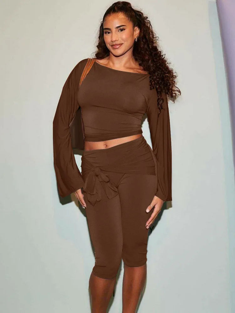 Two-piece set with three-quarter leggings with tie design and bell sleeve top - Candy