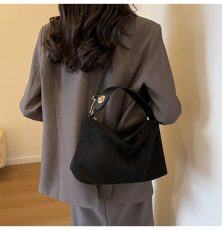 תיק זמש בעיצוב קלאסי