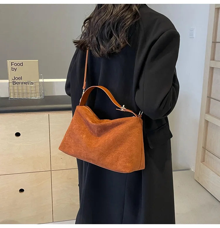 תיק זמש בעיצוב קלאסי