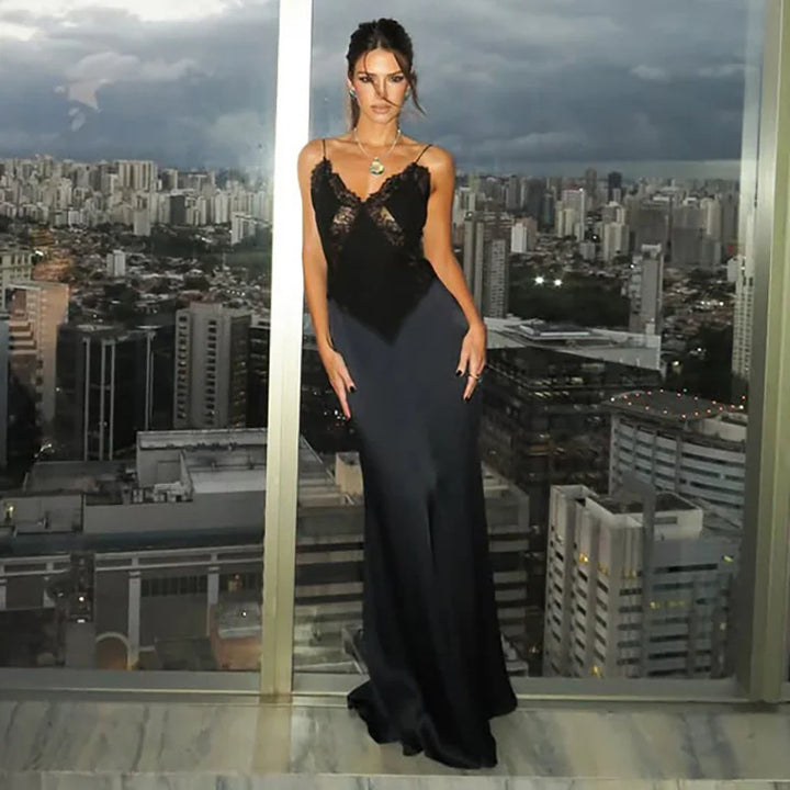 שמלת מקסי בד מבריק בעיצוב תחרה - CAIRA