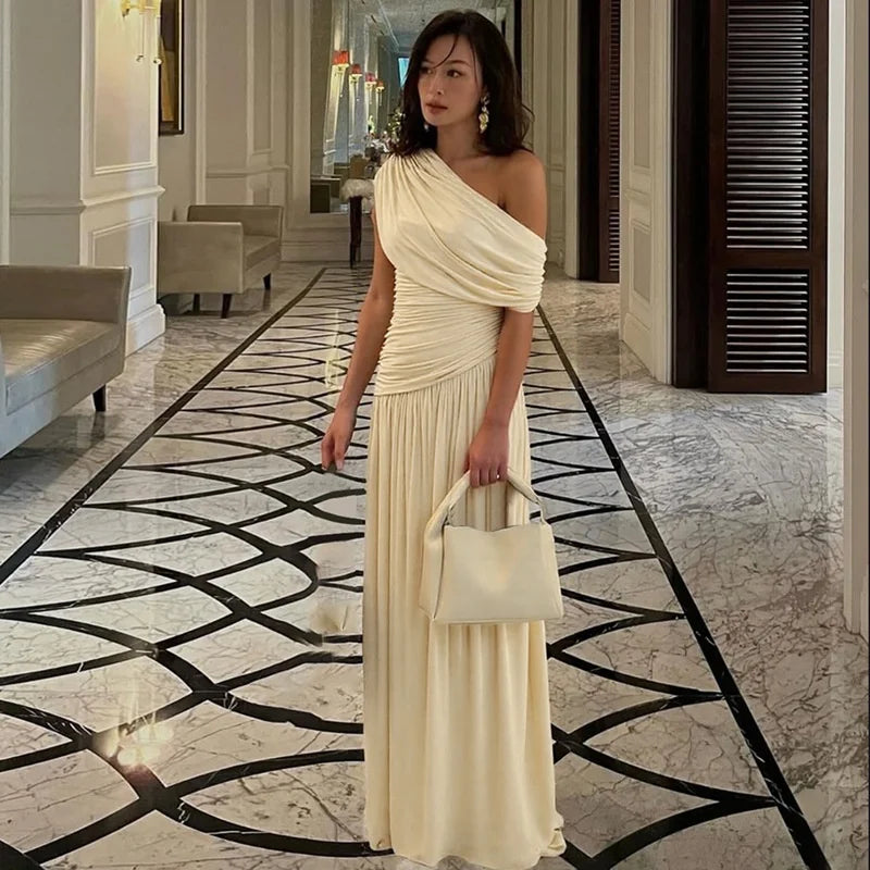 Elegant maxi pleated dress with one shoulder exposed - Maylin