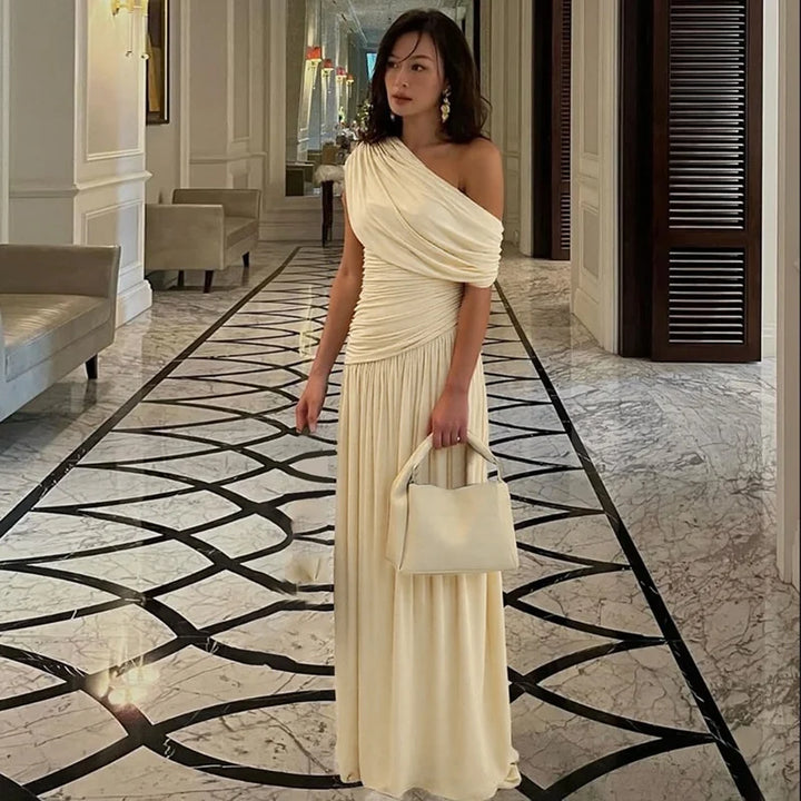 Elegant maxi pleated dress with one shoulder exposed - Maylin