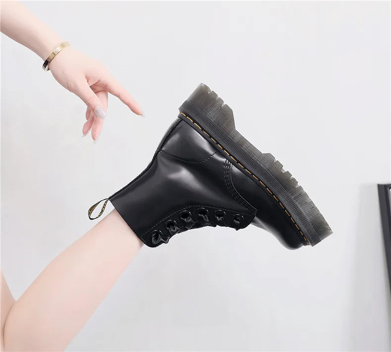 Leather boots with satin laces - Winnie