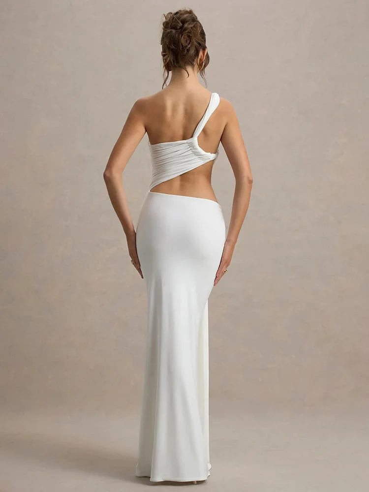 Boho chic maxi dress with one shoulder and slit decorated with a train - Alexandria