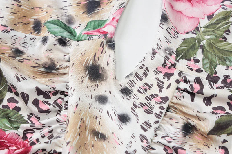 Mini dress with leopard print collar and floral decoration, open back - Chili